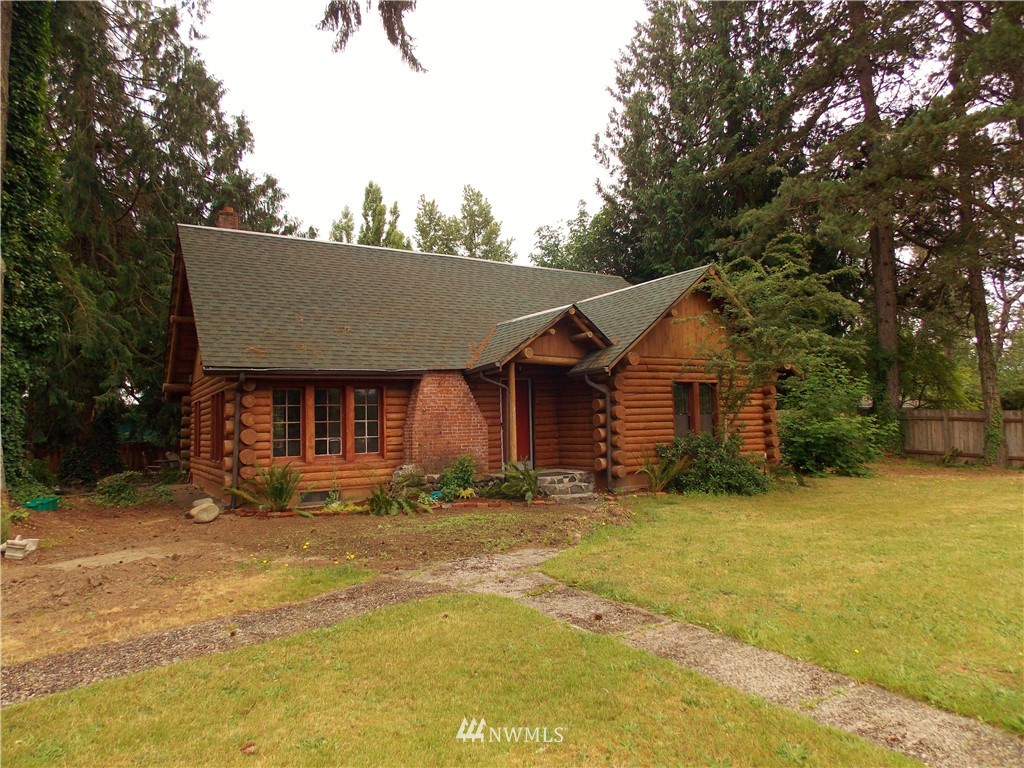 365 Chilvers Road Chehalis, WA 98532 - Photo 1 of 20 a front view of a house with a yard