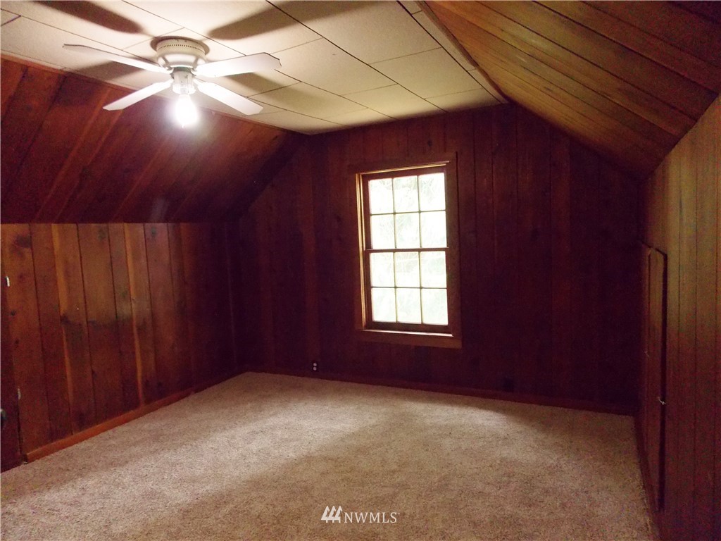365 Chilvers Road Chehalis, WA 98532 - Photo 13 of 20 an empty room with windows