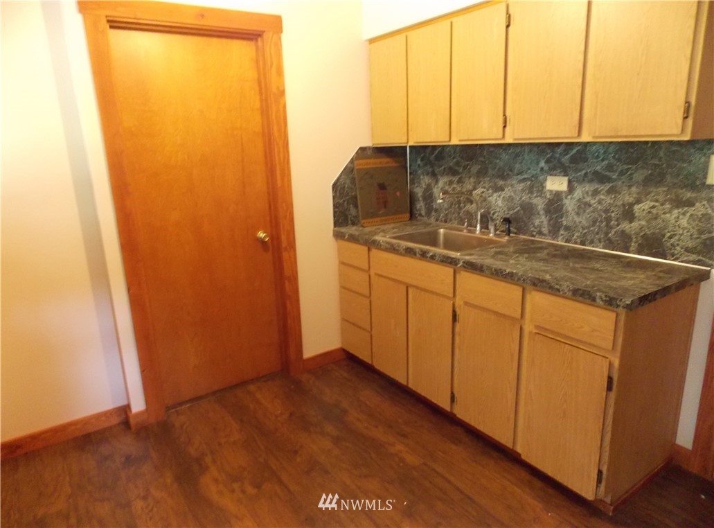 365 Chilvers Road Chehalis, WA 98532 - Photo 14 of 20 a kitchen with a sink and cabinets