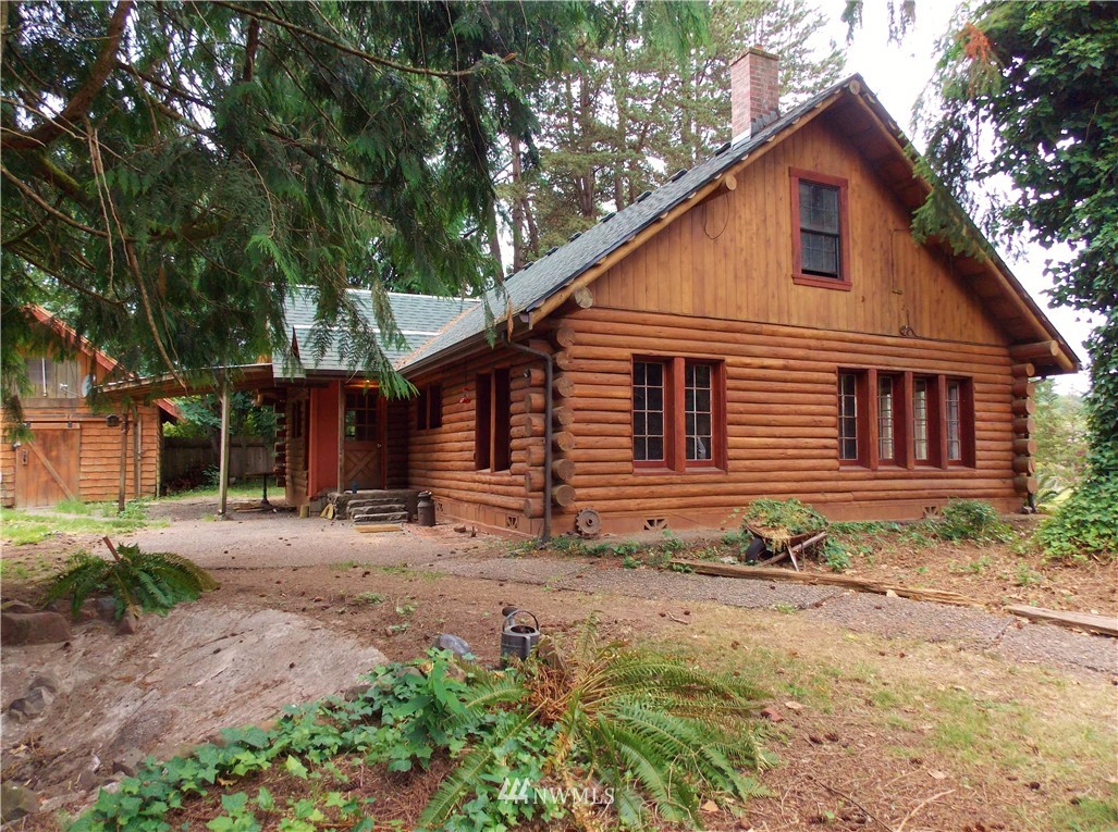 365 Chilvers Road Chehalis, WA 98532 - Photo 18 of 20 a front view of a house with a yard and garage