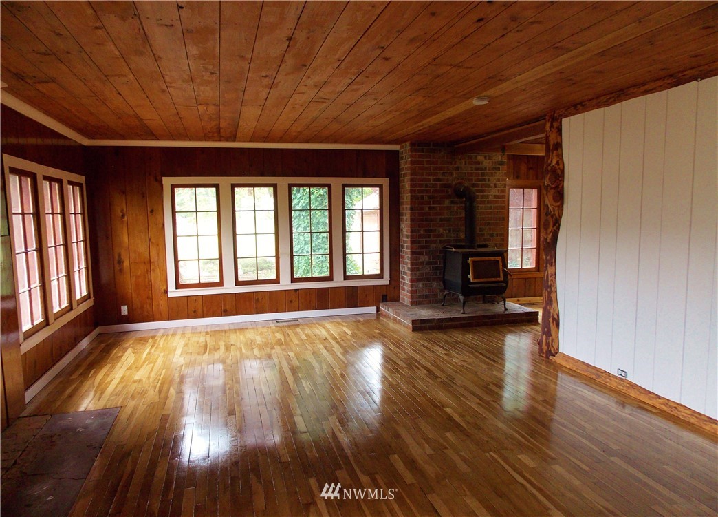365 Chilvers Road Chehalis, WA 98532 - Photo 3 of 20 a view of an empty room with wooden floor and a window