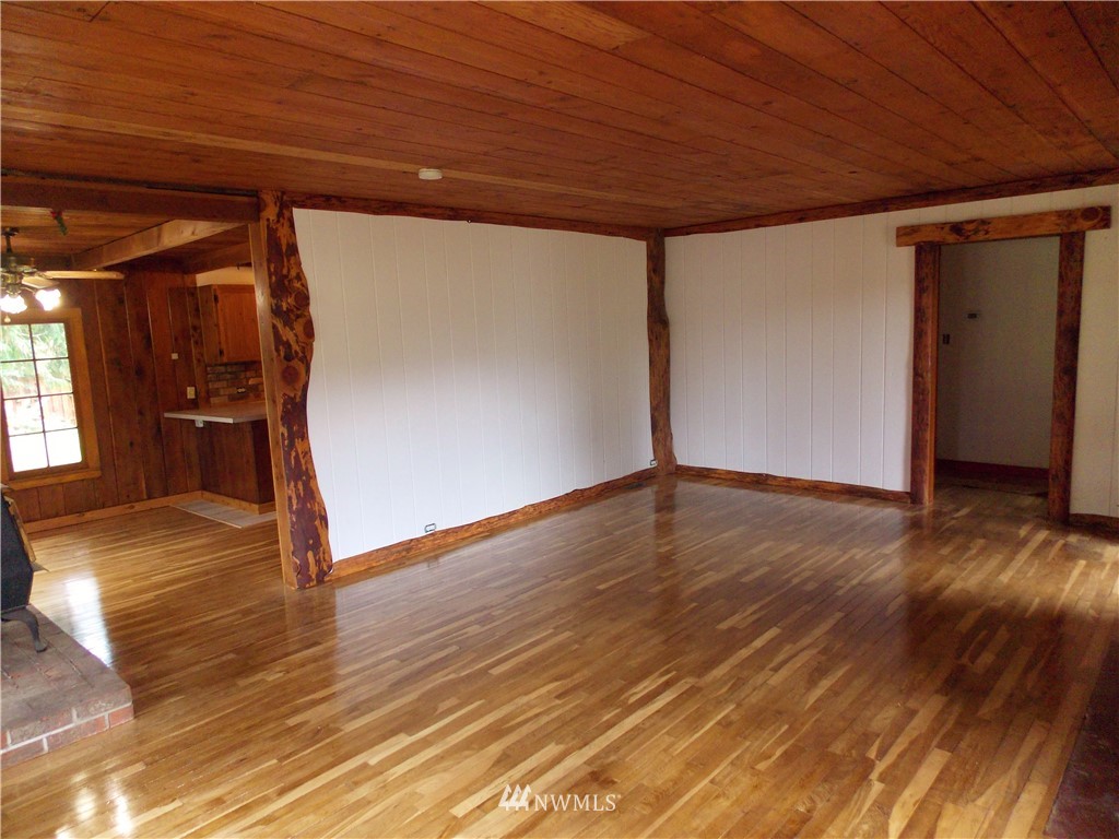 365 Chilvers Road Chehalis, WA 98532 - Photo 4 of 20 a view of empty room with wooden floor