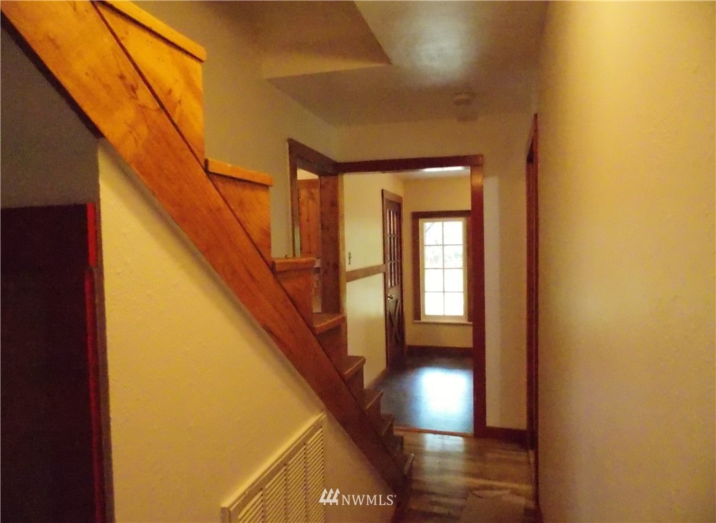 365 Chilvers Road Chehalis, WA 98532 - Photo 9 of 20 a view of entryway