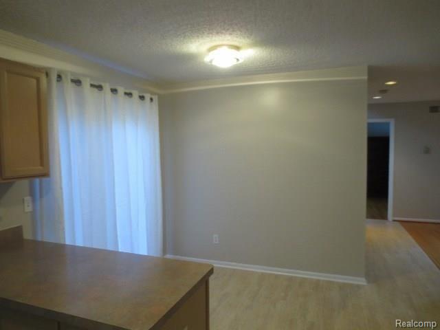 21720 River Ridge Trail Farmington, MI 48335 - Photo 10 of 31 Eat in Kitchen with Sliding Door to Side Deck