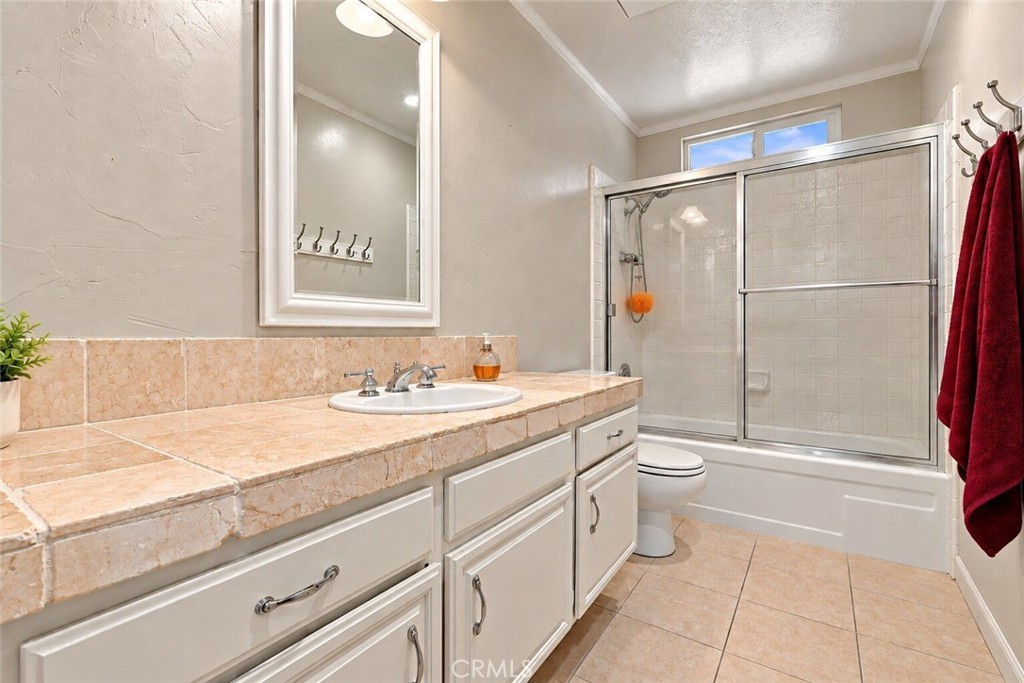 8554 Hillside Road Rancho Cucamonga, CA 91701 - Photo 23 of 40 Hallway bathroom