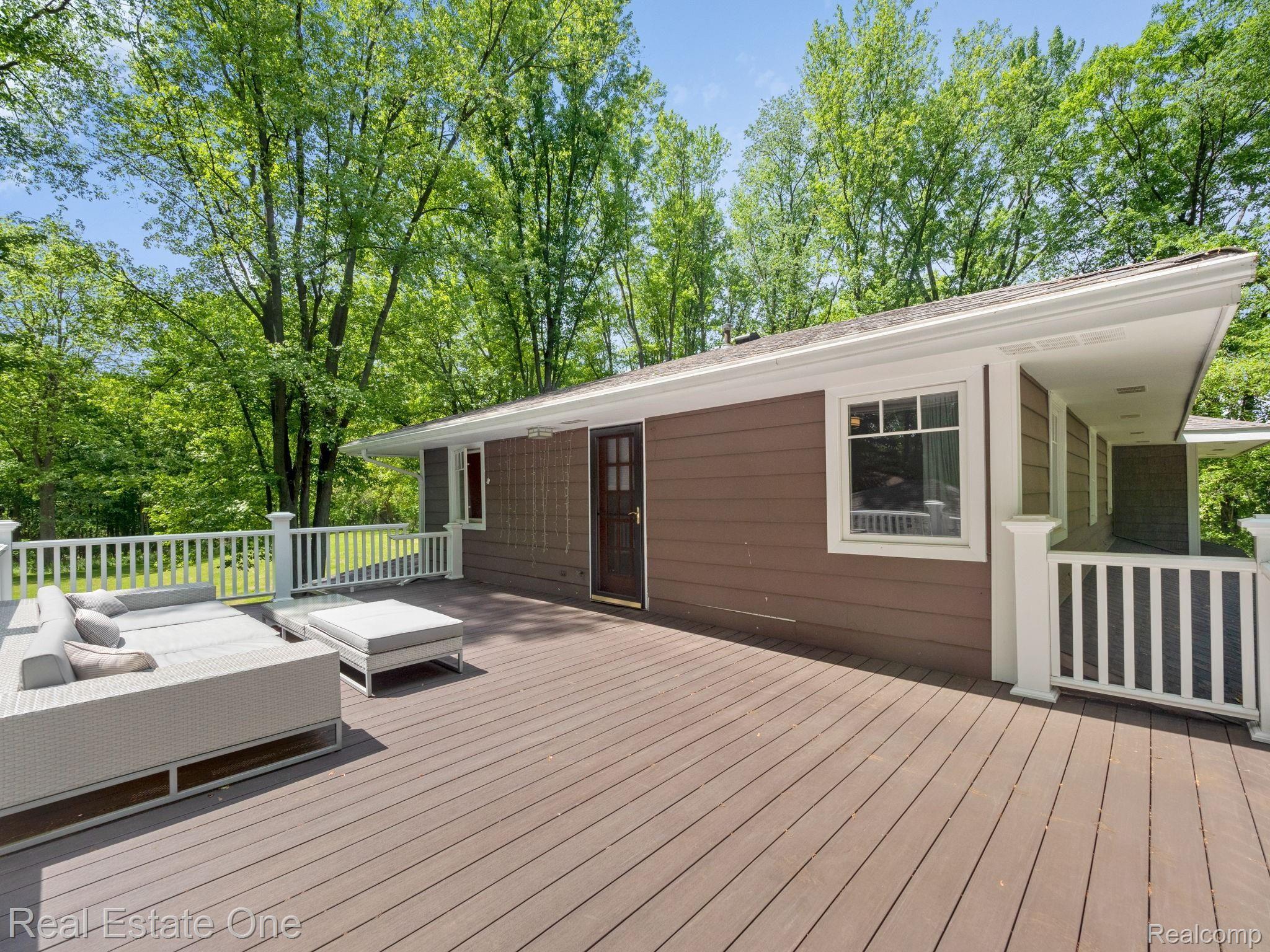 1090 Avon Circle West Rochester, MI 48309 - Photo 19 of 71 12.jpg