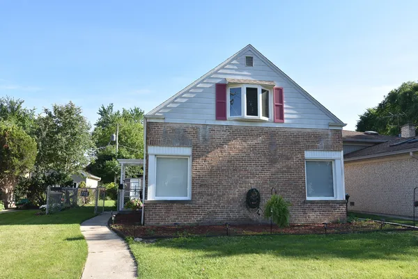 $2,800 | 3717 West North Shore Avenue, Lincolnwood, IL 60712
