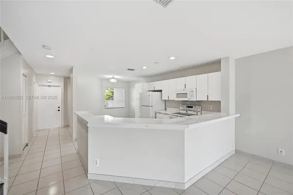 $3,300 | 6215 Old Court Road, Unit 505, Boca Raton, FL 33433