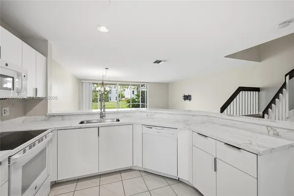 $3,300 | 6215 Old Court Road, Unit 505, Boca Raton, FL 33433