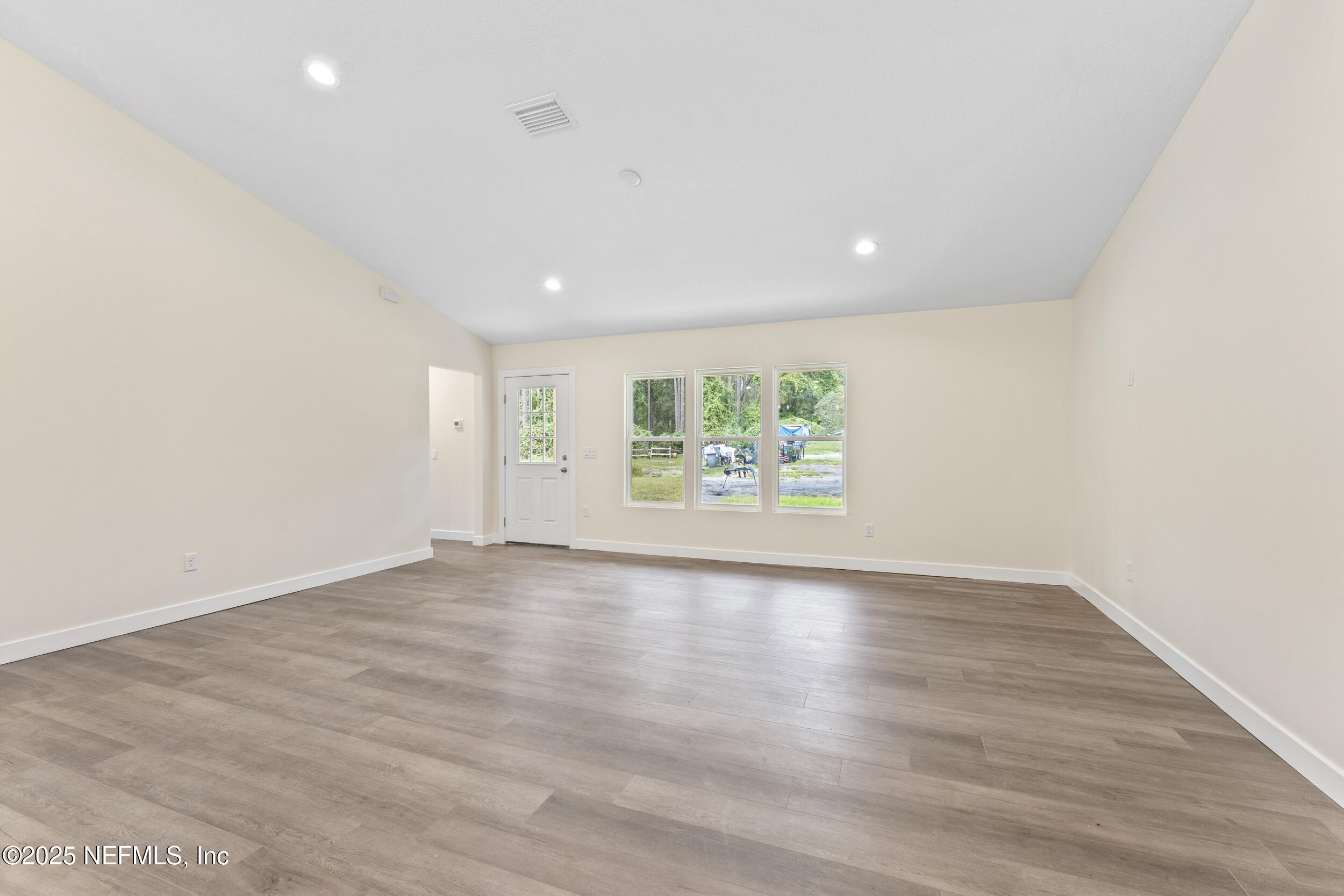105 Southeast 3rd Street Georgetown, FL 32139 - Photo 8 of 29 7_dsc09597