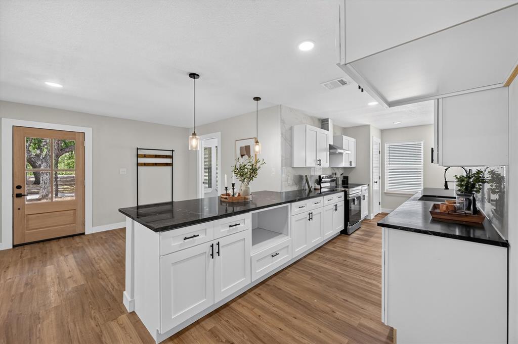 4512 Cross Timber Road Burleson, TX 76028 - Photo 14 of 38 Gallery Image 14