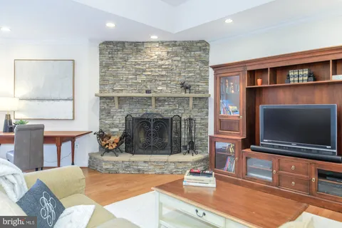 $2,100,000 | 5601 Vernon Place, Bethesda, MD 20817