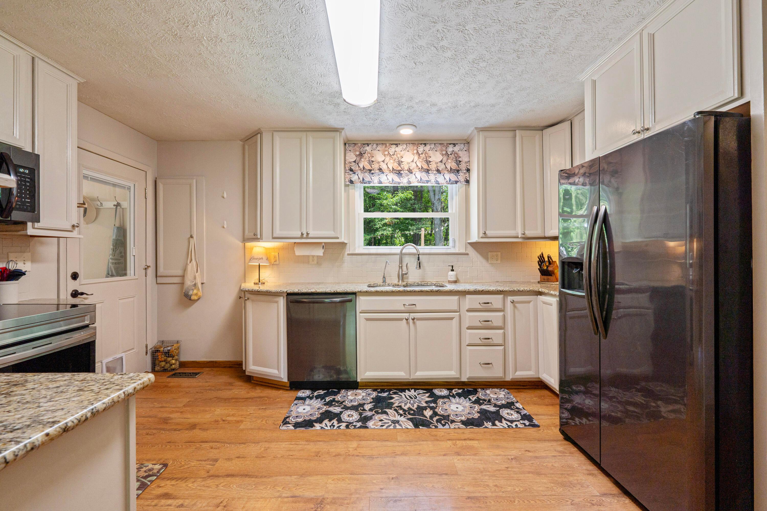 451 Irwin Road Delaware, OH 43015 - Photo 10 of 32 Kitchen