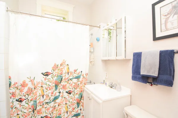 $2,380 | 2647 West Iowa Street, Unit 3, Chicago, IL 60622