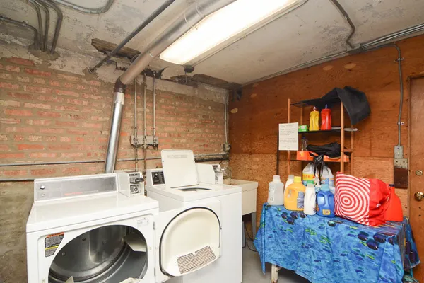 $2,380 | 2647 West Iowa Street, Unit 3, Chicago, IL 60622