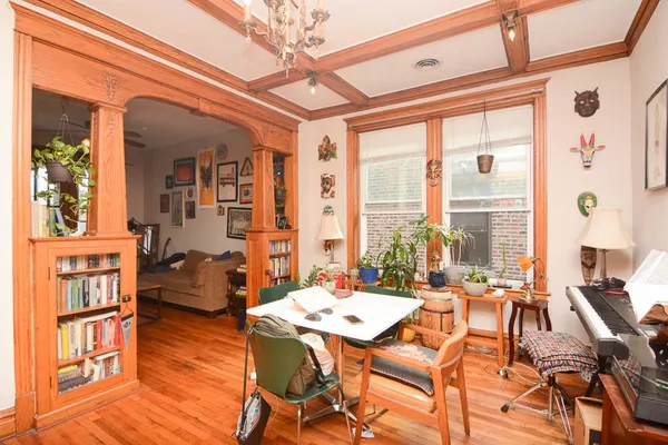 $2,380 | 2647 West Iowa Street, Unit 3, Chicago, IL 60622