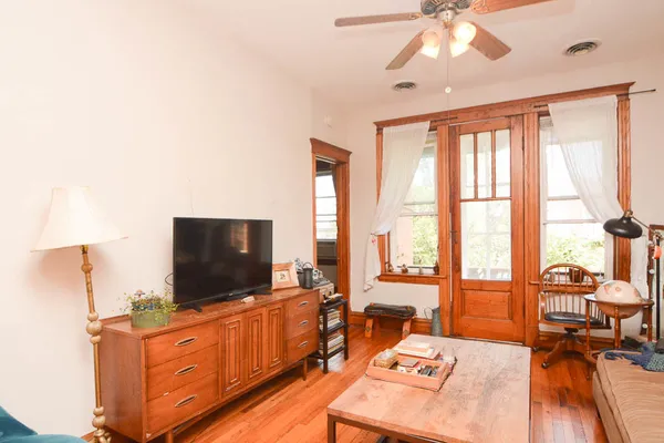 $2,380 | 2647 West Iowa Street, Unit 3, Chicago, IL 60622