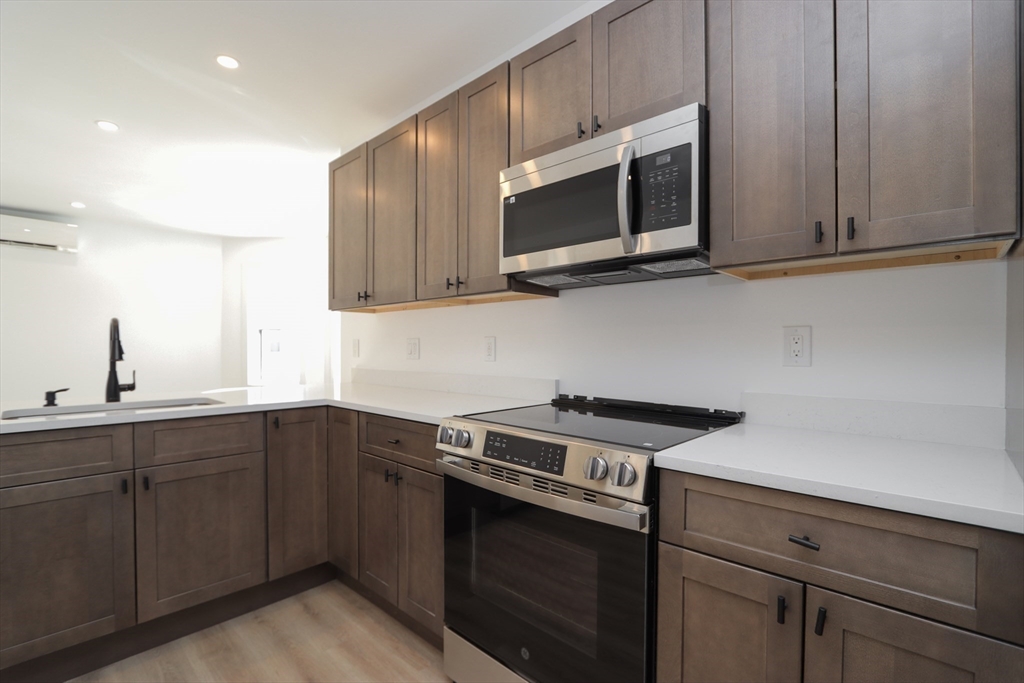 20 Cottage Street West Springfield, MA 01089 - Photo 18 of 42