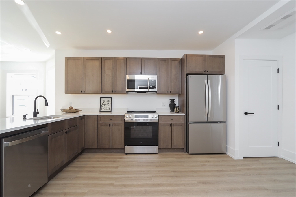 20 Cottage Street West Springfield, MA 01089 - Photo 5 of 42