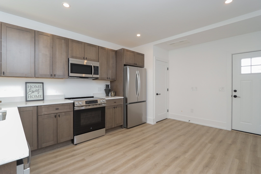 20 Cottage Street West Springfield, MA 01089 - Photo 9 of 42