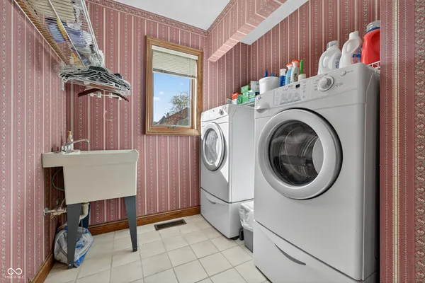 $437,500 | 1525 Bramoor Drive, Kokomo, IN 46902