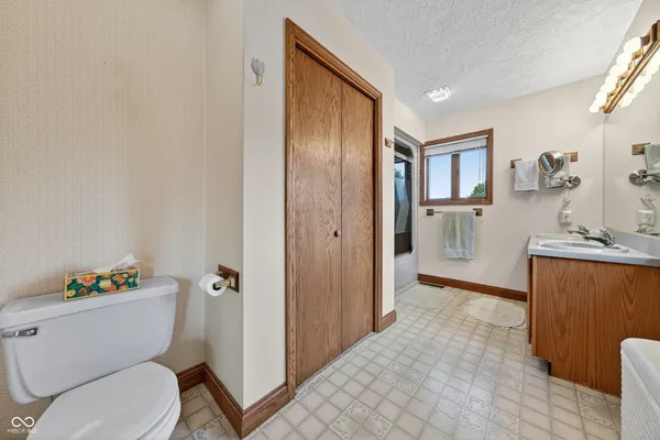 $437,500 | 1525 Bramoor Drive, Kokomo, IN 46902