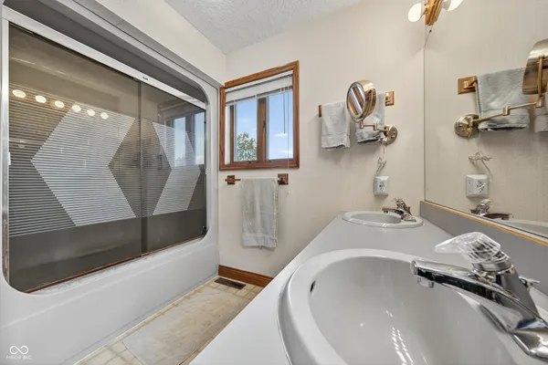 $437,500 | 1525 Bramoor Drive, Kokomo, IN 46902