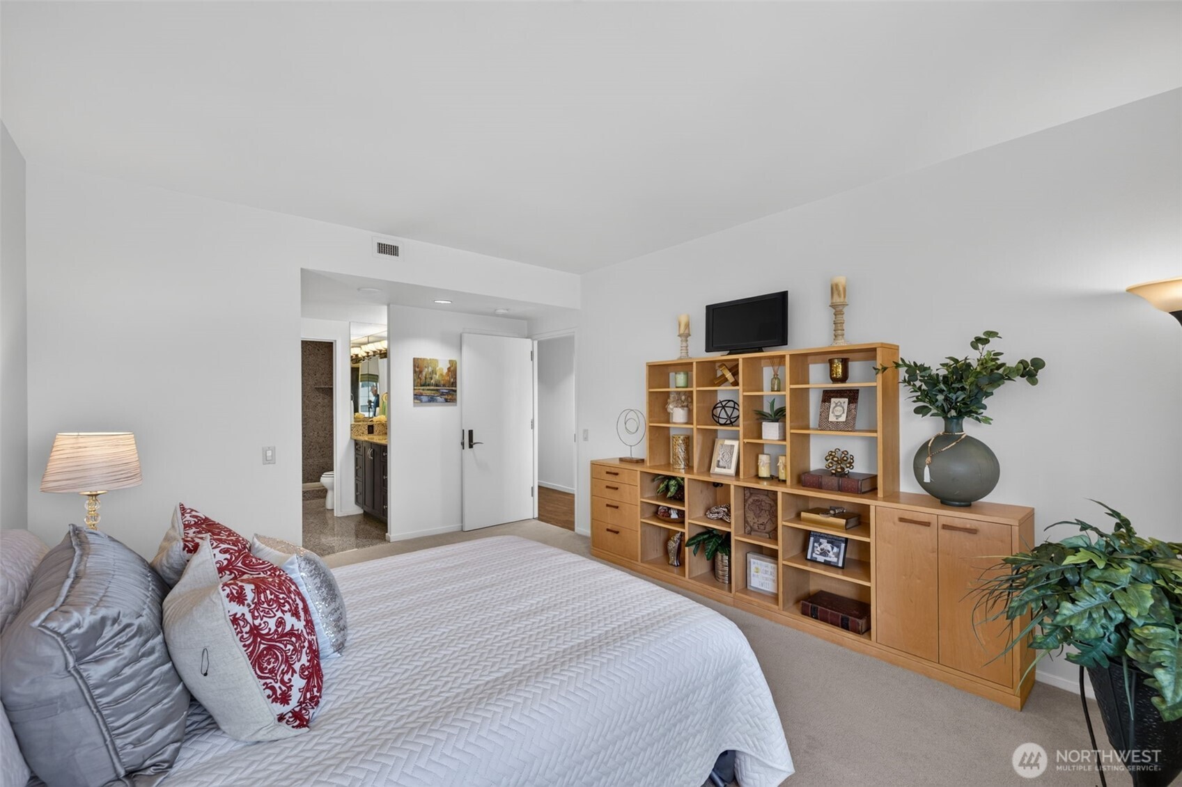 1301 Spring Street, Unit 11C Seattle, WA 98104 - Photo 14 of 35 Gallery Image 14