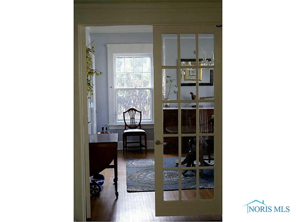 3735 Edgevale Road Toledo, OH 43606 - Photo 4 of 20 Entry.