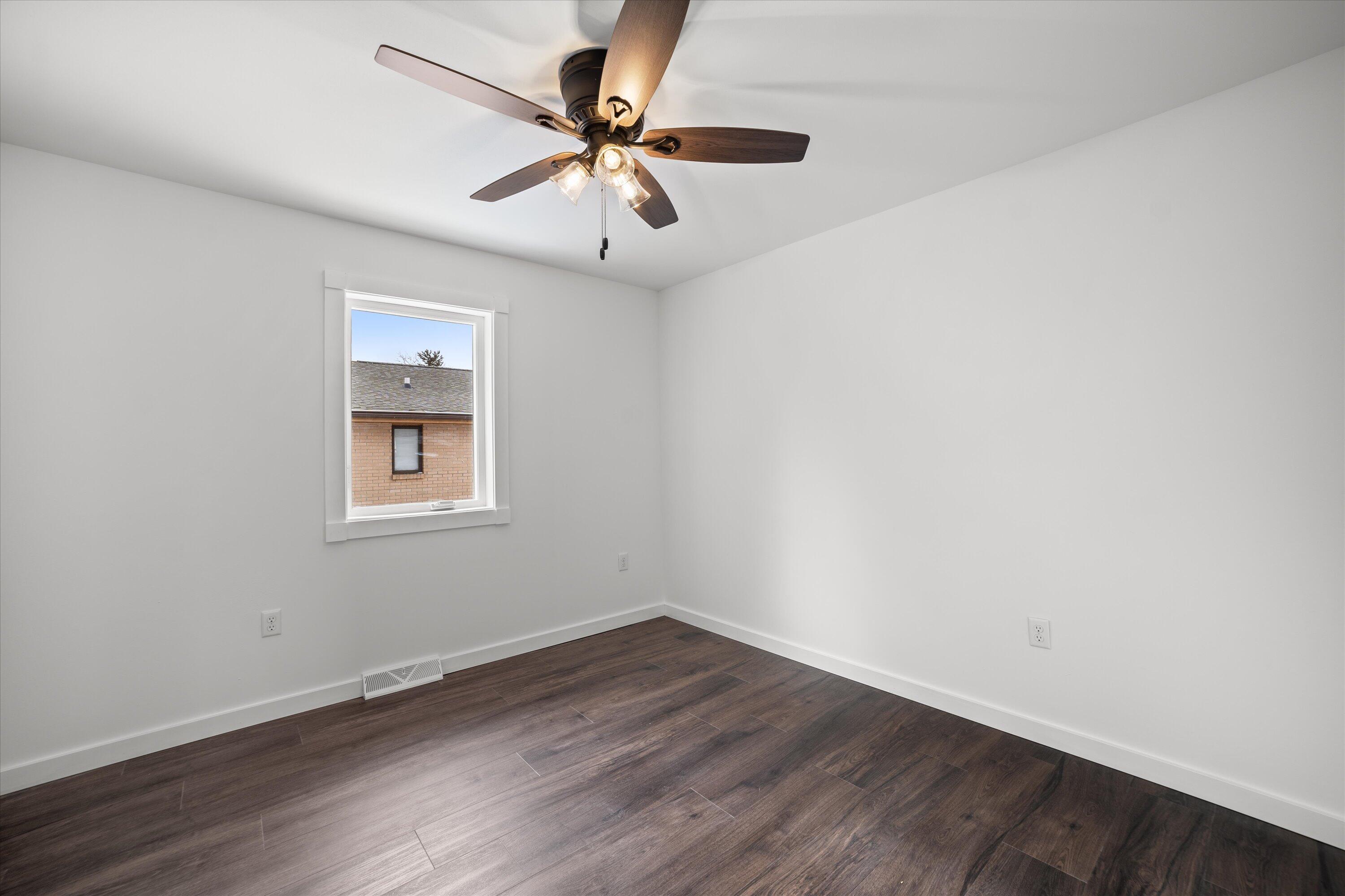 114 Dean Road Belgium, WI 53004 - Photo 13 of 33 15-P1288301