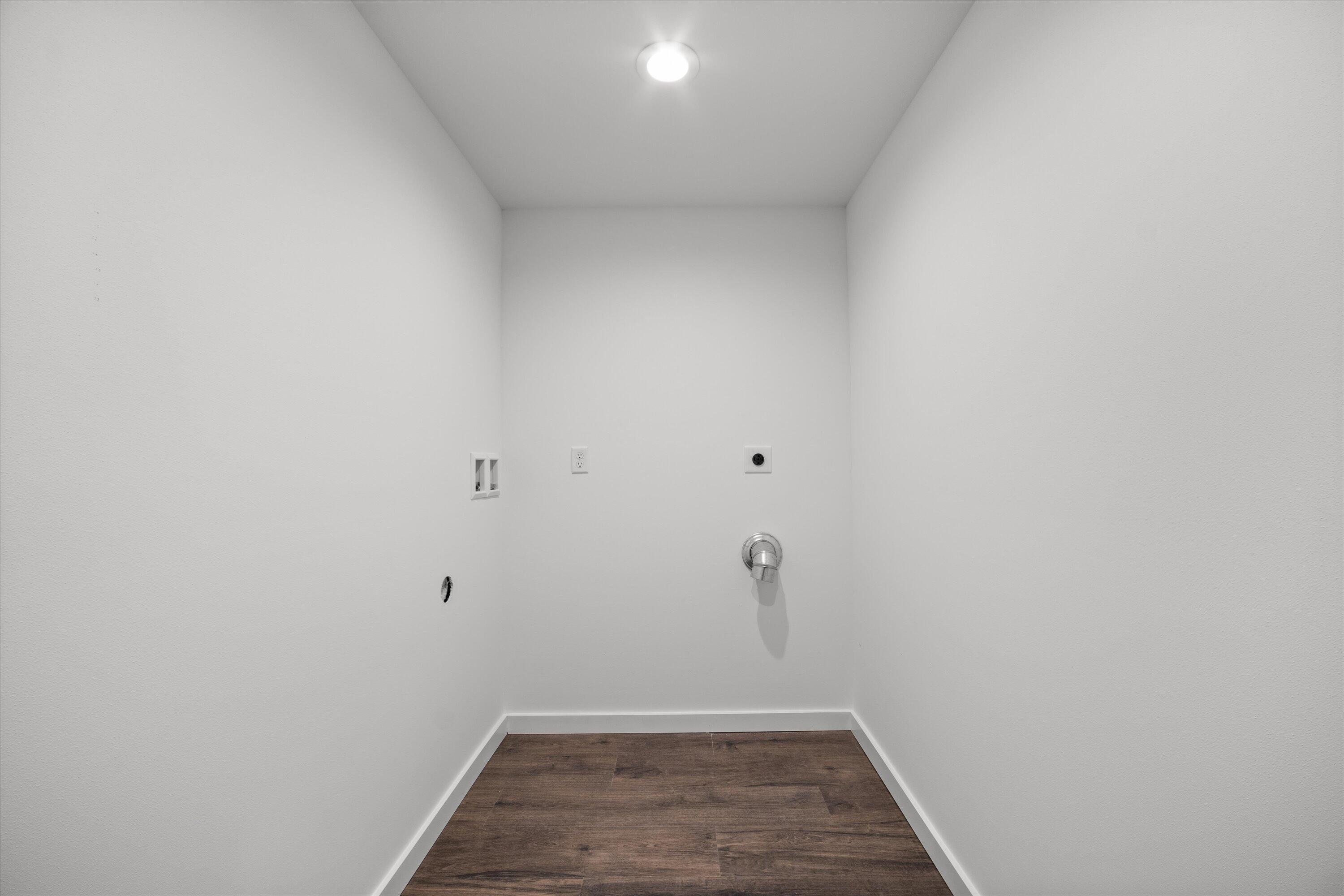 114 Dean Road Belgium, WI 53004 - Photo 15 of 33 Main floor Laundry