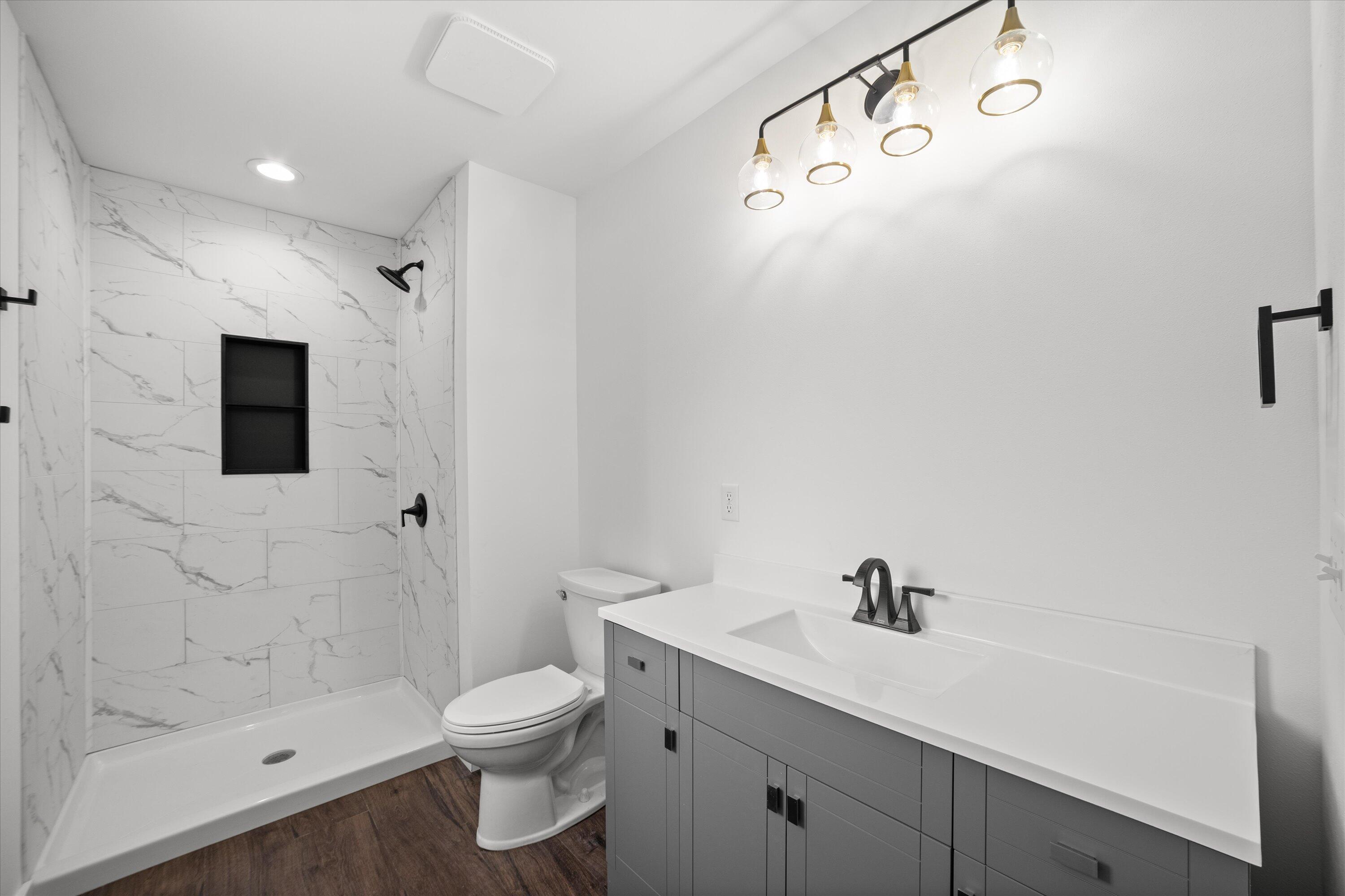 114 Dean Road Belgium, WI 53004 - Photo 17 of 33 Primary Bath