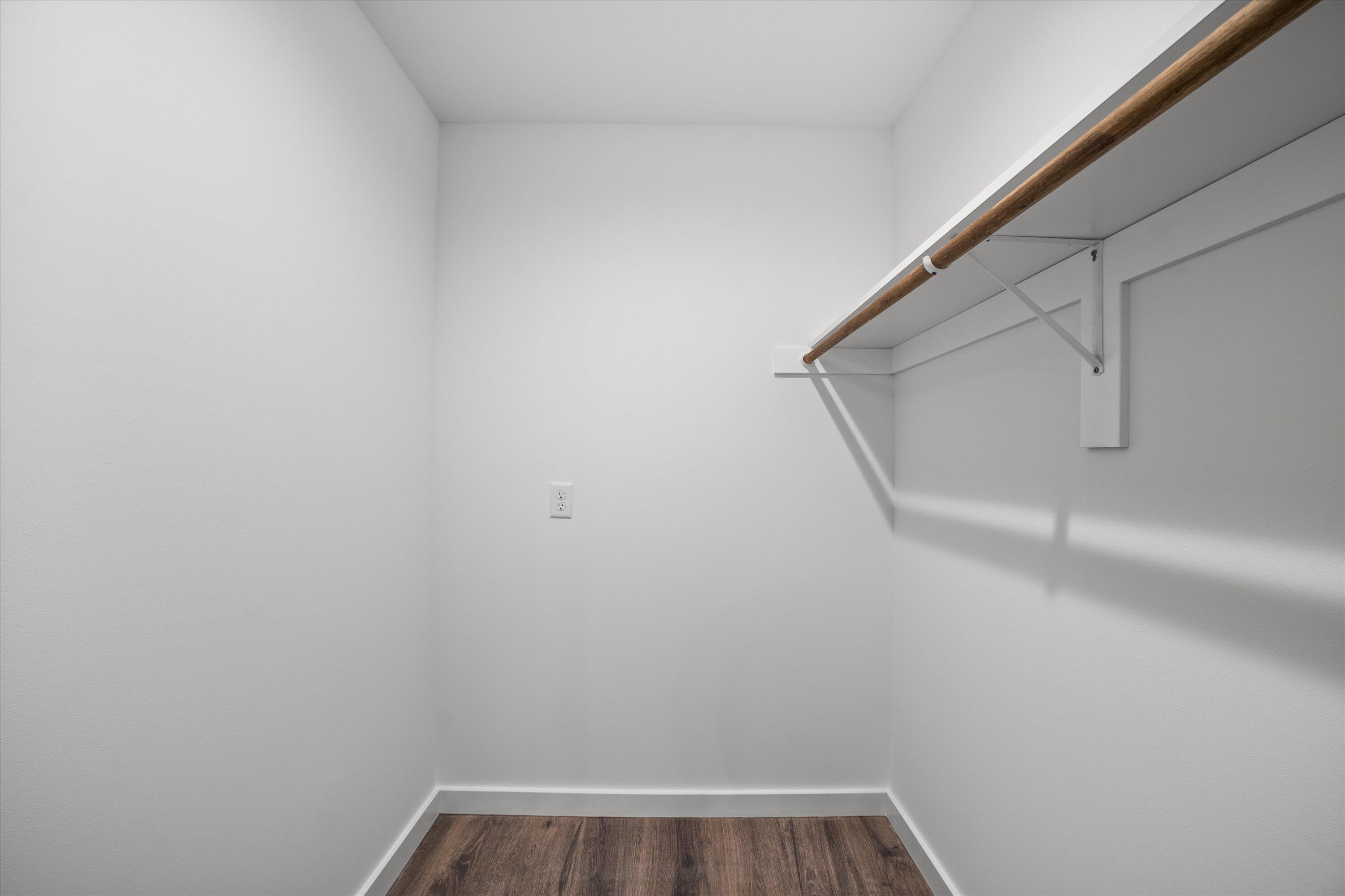 114 Dean Road Belgium, WI 53004 - Photo 20 of 33 Pimary closet Walk in