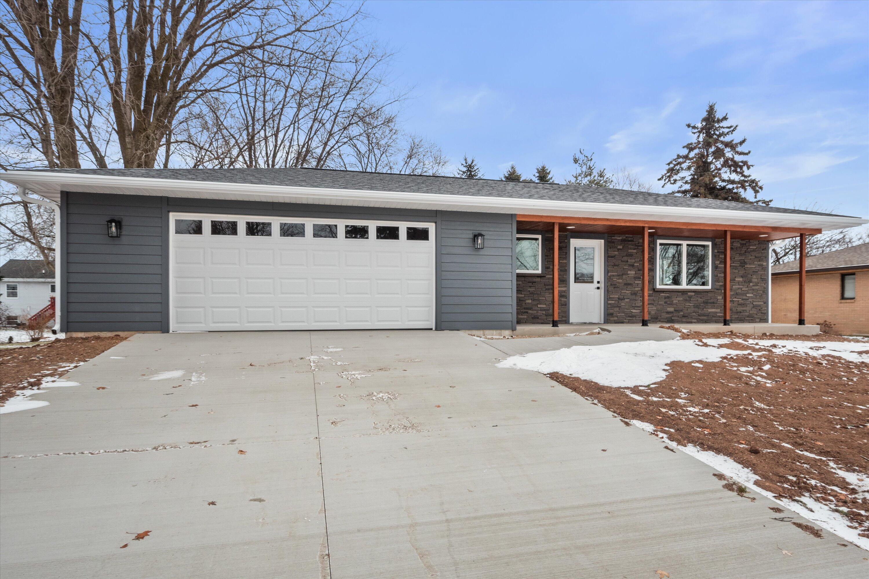114 Dean Road Belgium, WI 53004 - Photo 2 of 33 Covered prch brick siding