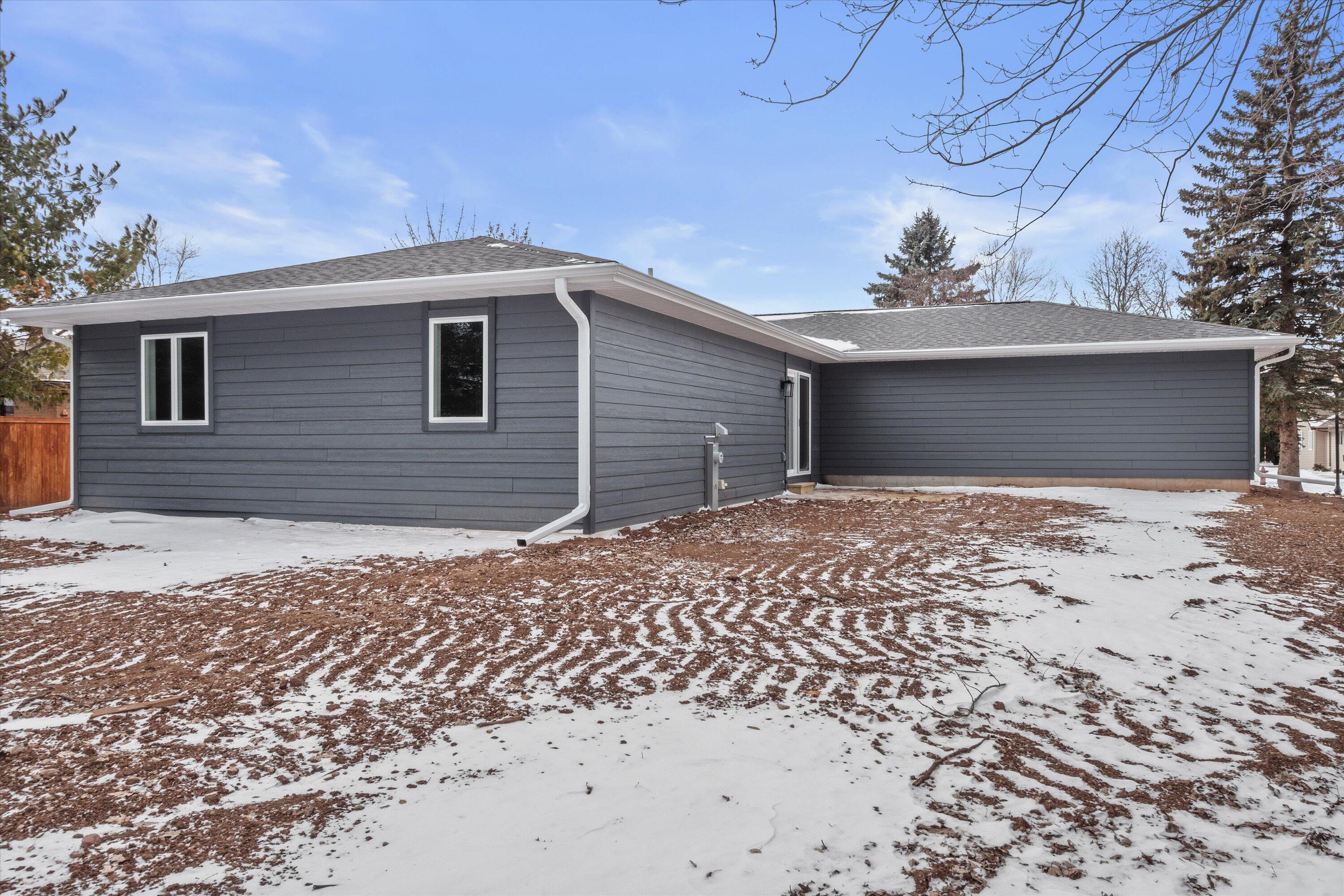 114 Dean Road Belgium, WI 53004 - Photo 28 of 33 Back view