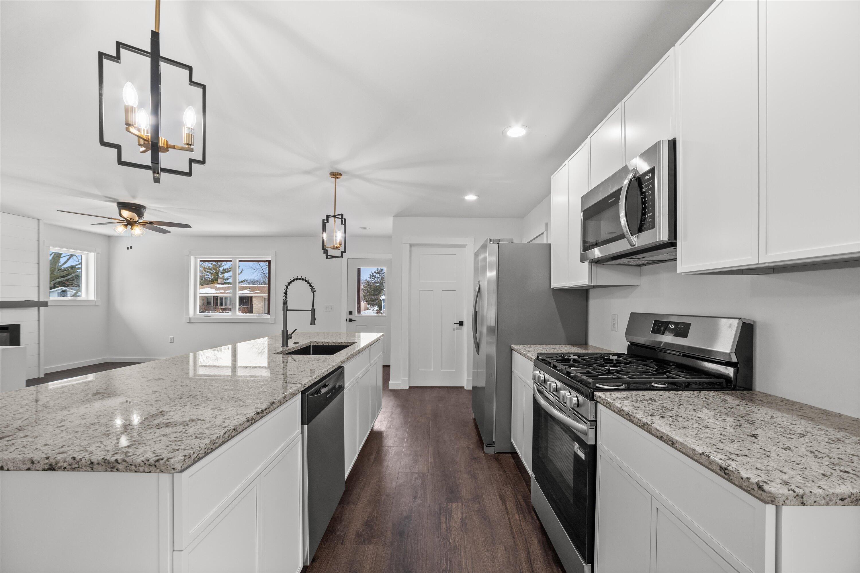 114 Dean Road Belgium, WI 53004 - Photo 5 of 33 Soft Close Cabinets