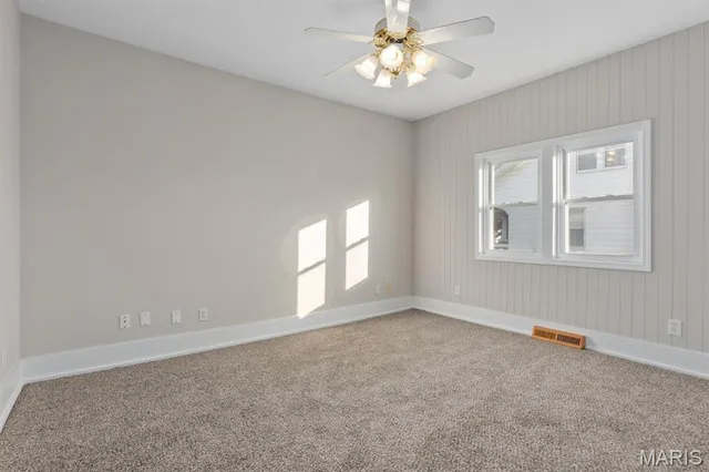 $179,000 | 305 South Hackman Street, Staunton, IL 62088