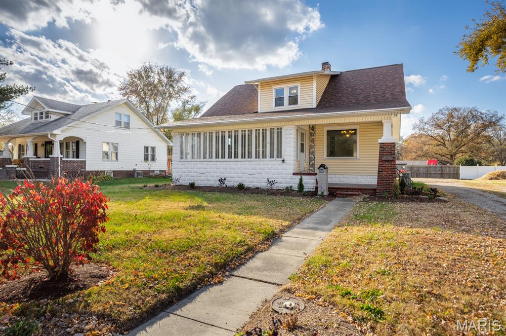 305 South Hackman Street Staunton, IL 62088 - Photo 2 of 29