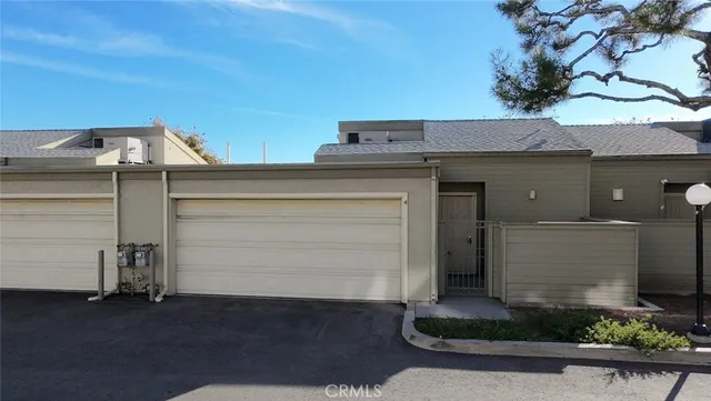 $640,000 | 15766 Midwood Drive, Unit 4, Granada Hills, CA 91344
