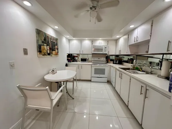 $5,000 | 1880 South Ocean Drive, Unit TS705, Hallandale Beach, FL 33009