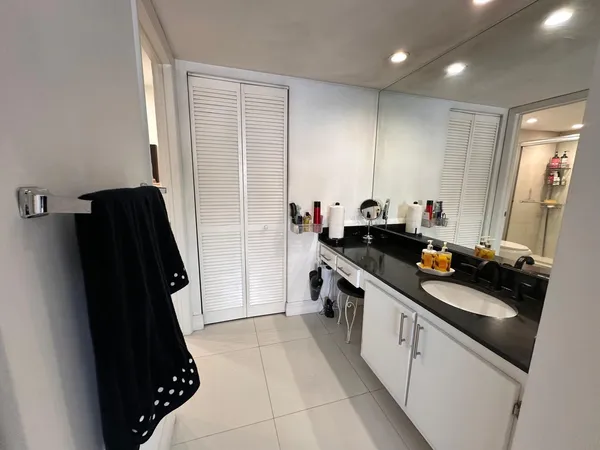 $5,000 | 1880 South Ocean Drive, Unit TS705, Hallandale Beach, FL 33009