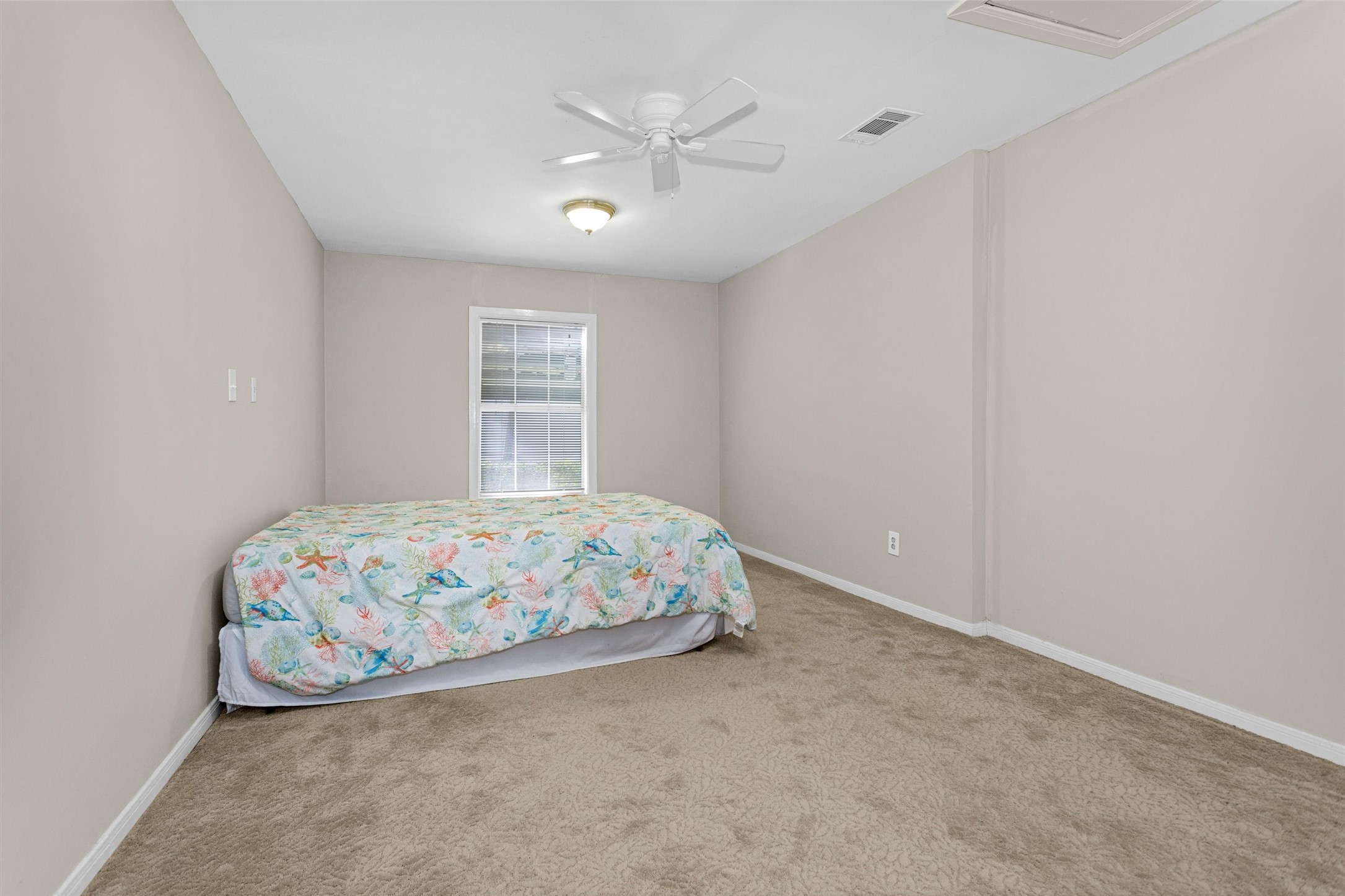 99 Main Street Huntsville, TX 77340 - Photo 22 of 47 Primary bedroom.
