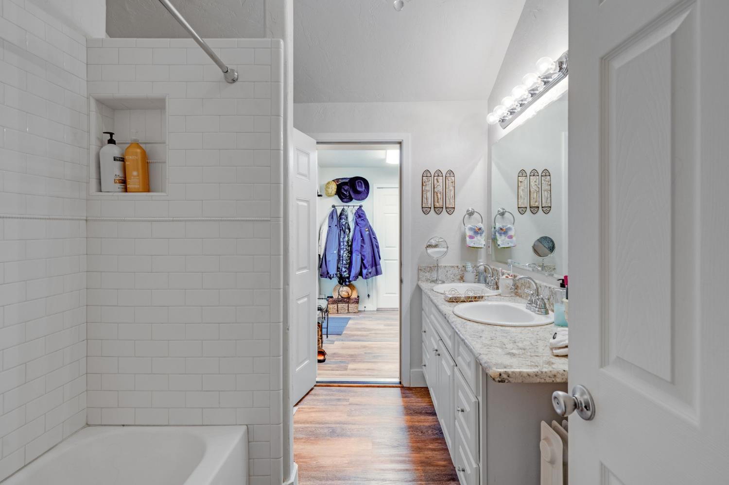 3217 Pleasant Valley Road Placerville, CA 95667 - Photo 36 of 69 Main bath