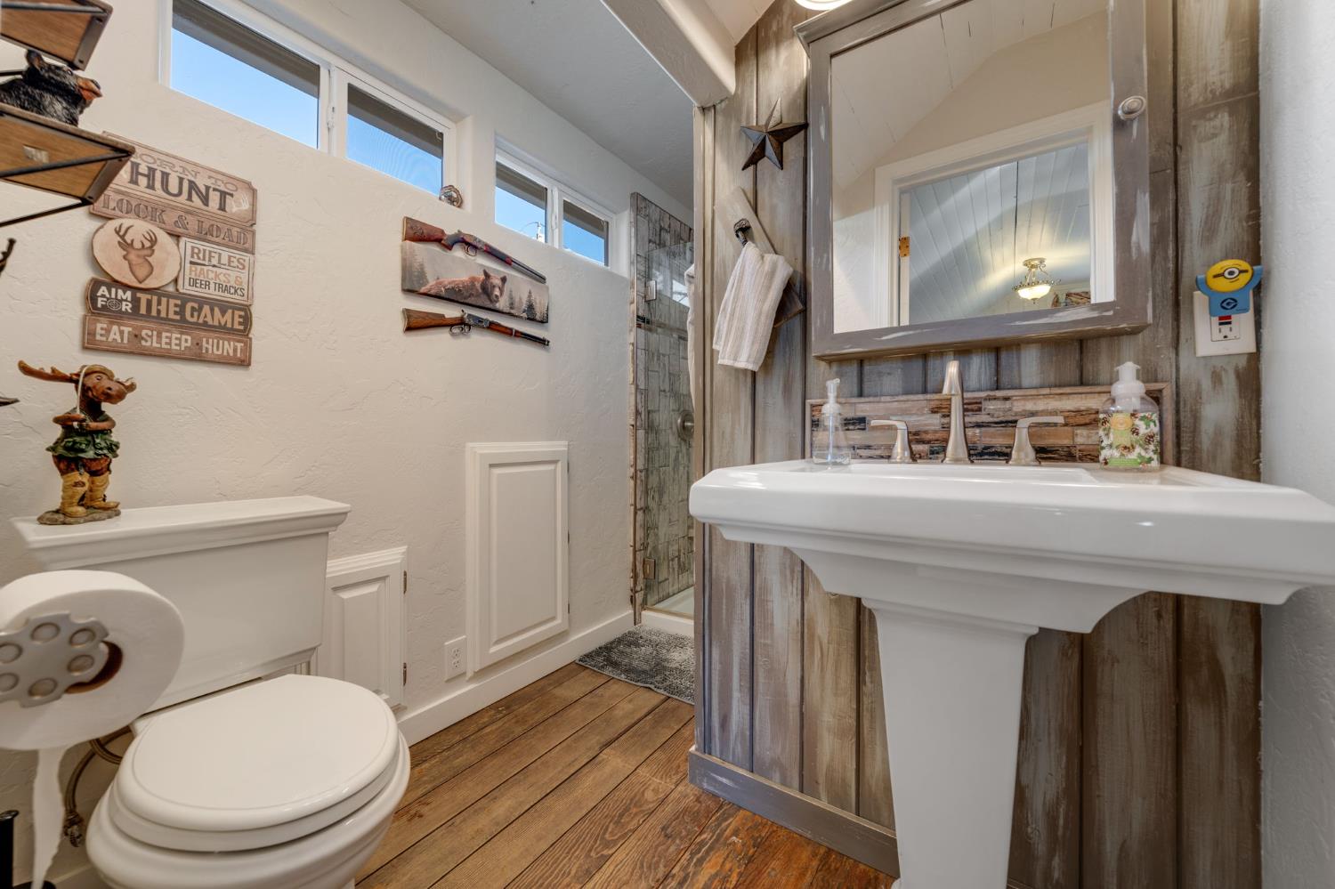 3217 Pleasant Valley Road Placerville, CA 95667 - Photo 39 of 69 Upstairs bath