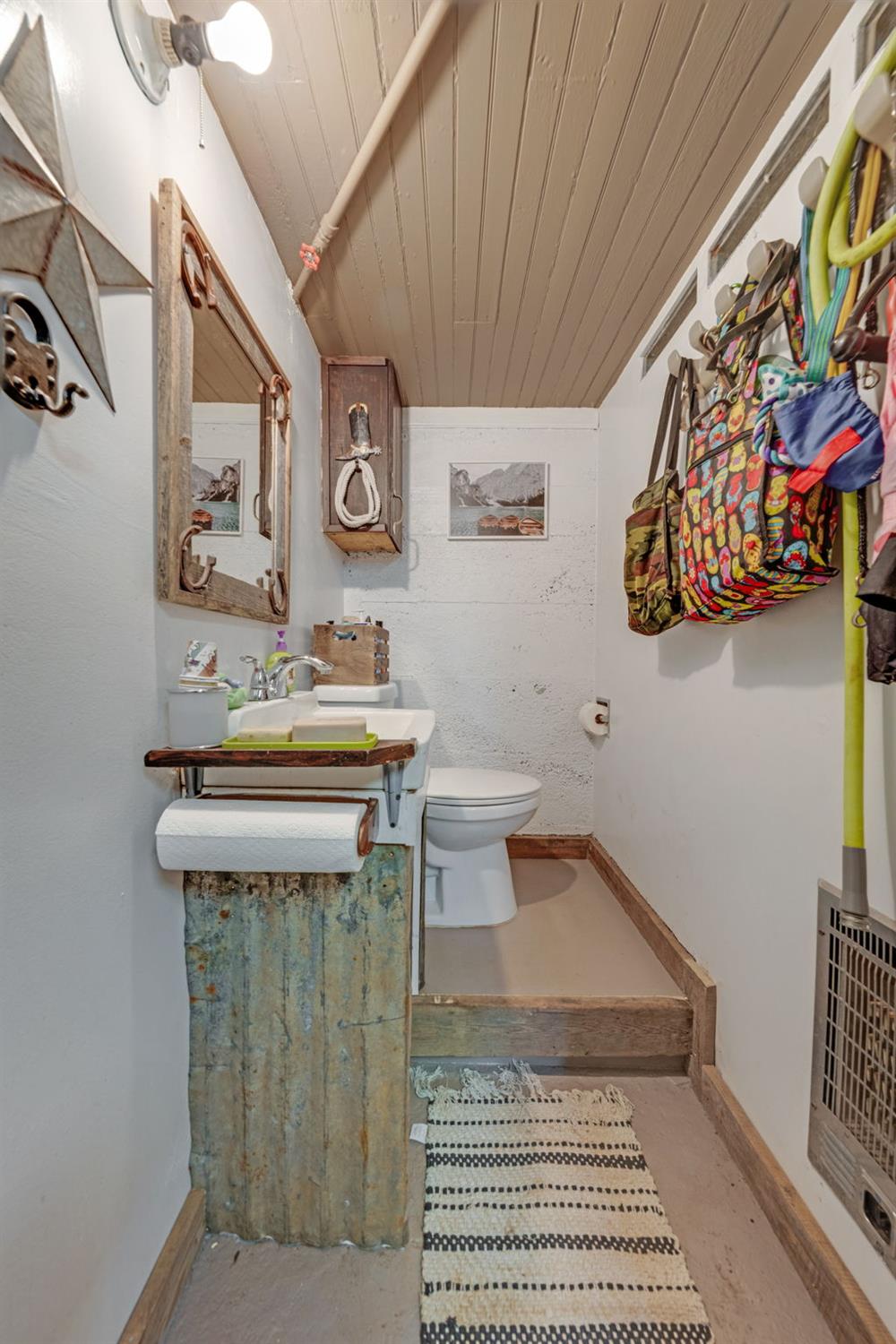 3217 Pleasant Valley Road Placerville, CA 95667 - Photo 41 of 69 Half bath