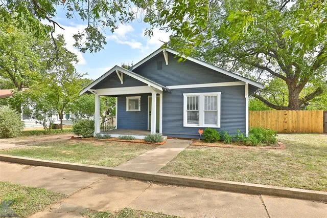 $1,495 | 725 Vine Street, Abilene, TX 79602
