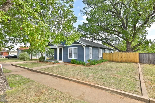 $1,495 | 725 Vine Street, Abilene, TX 79602