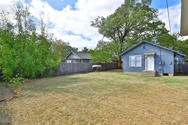 $1,495 | 725 Vine Street, Abilene, TX 79602