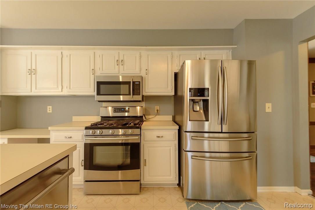 20454 Gill Road Livonia, MI 48152 - Photo 8 of 48 mtm_20454_gill-36.jpg