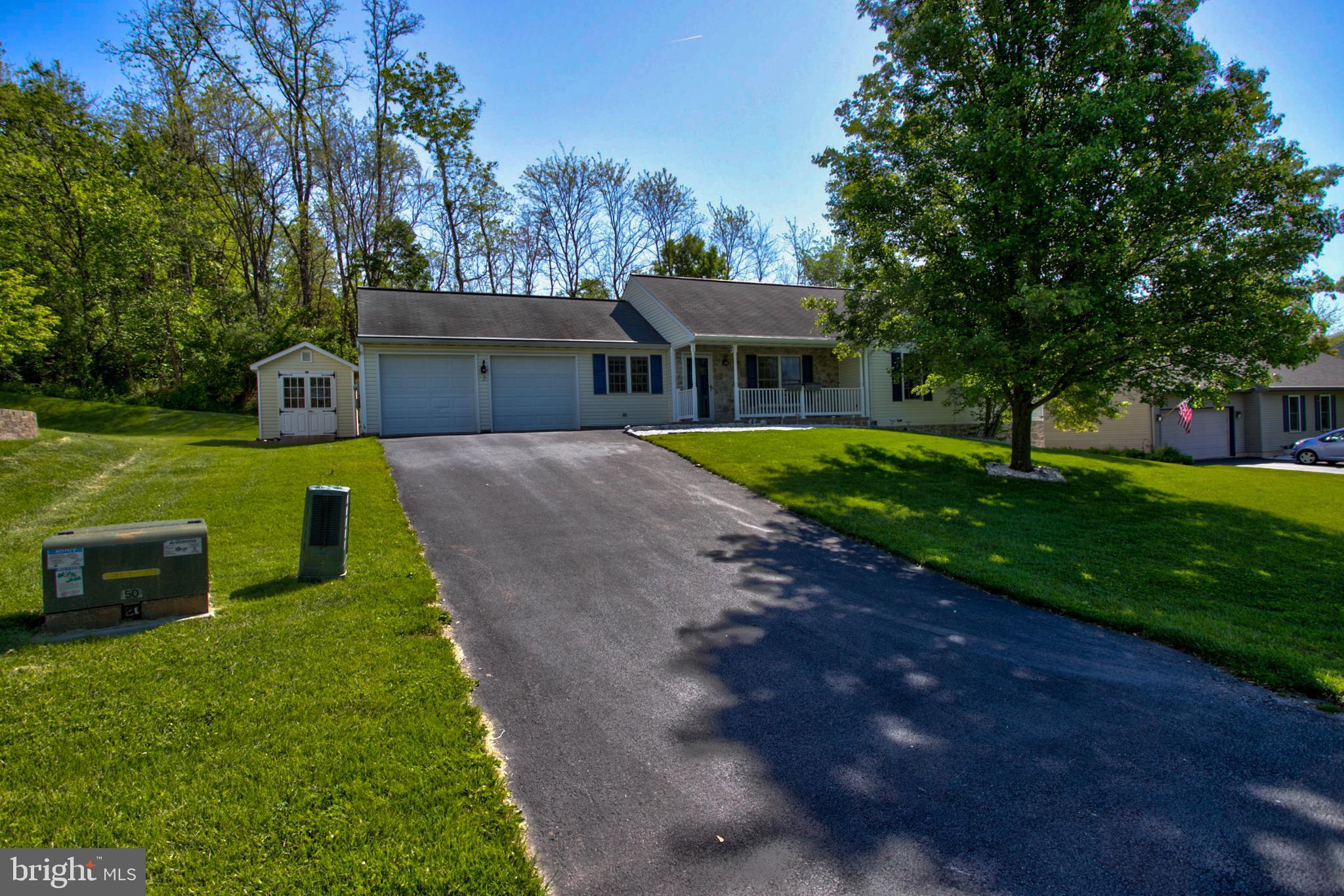 112 Commodore Drive Bainbridge, PA 17502 - Photo 2 of 35